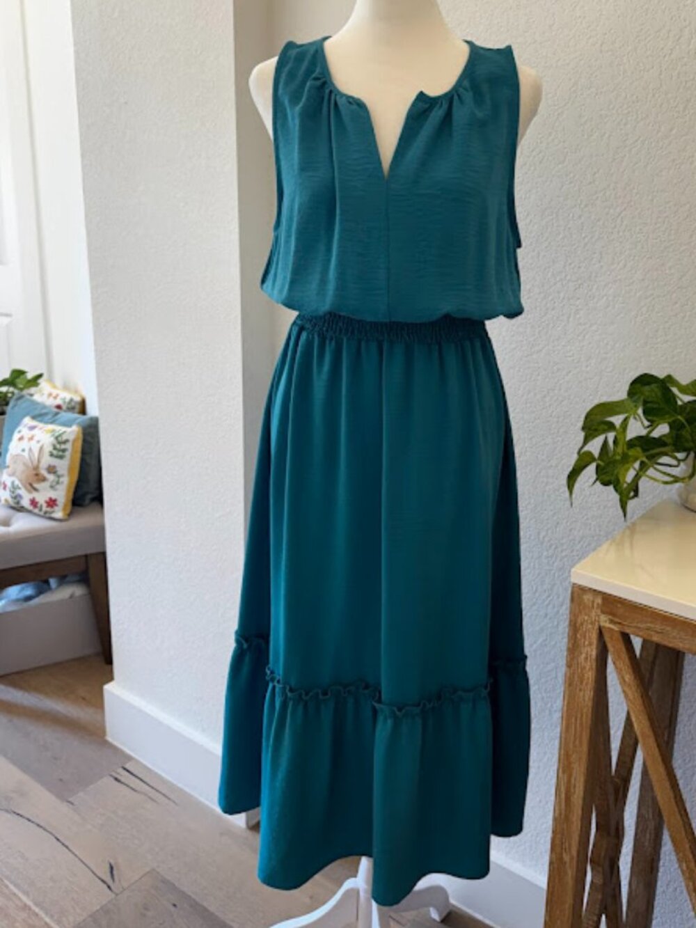 Gilli Teal Sleeveless Midi Smocked Waist Tiered Boho Dress Size Large *NWOT